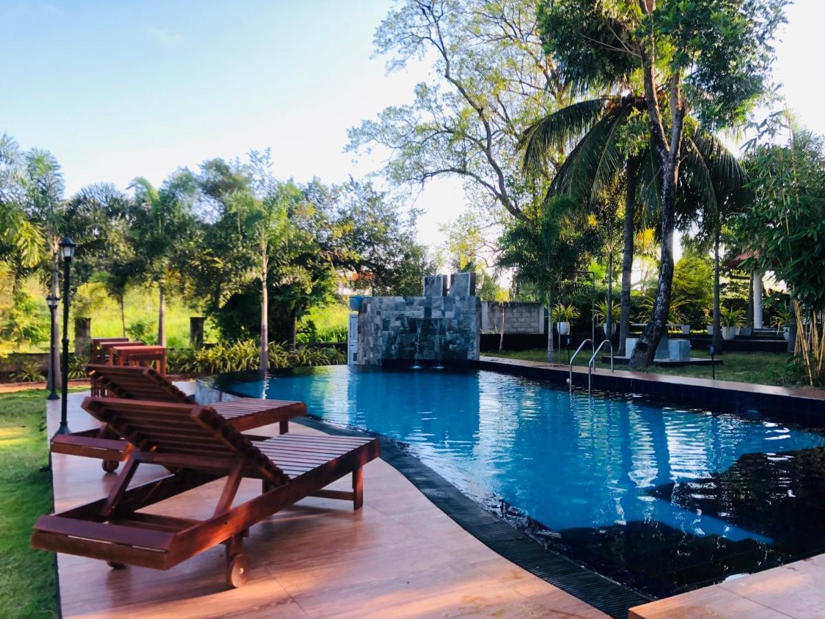White Land City Hotel Dambulla Exterior foto